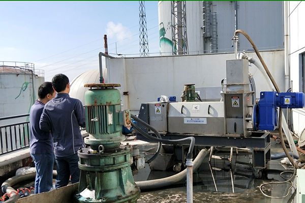 螺旋榨汁脫水機(jī).jpg 螺旋榨汁脫水機(jī).jpg