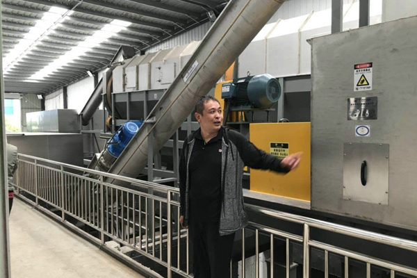 大型餐廚垃圾綜合處理現(xiàn)場(chǎng).jpg 大型餐廚垃圾綜合處理現(xiàn)場(chǎng).jpg