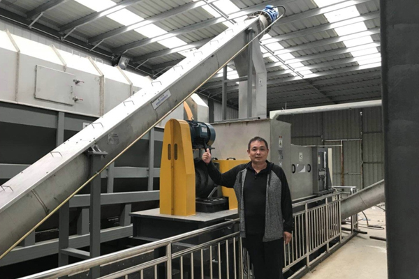 大型餐廚垃圾綜合處理現(xiàn)場(chǎng)2.jpg 大型餐廚垃圾綜合處理現(xiàn)場(chǎng)2.jpg