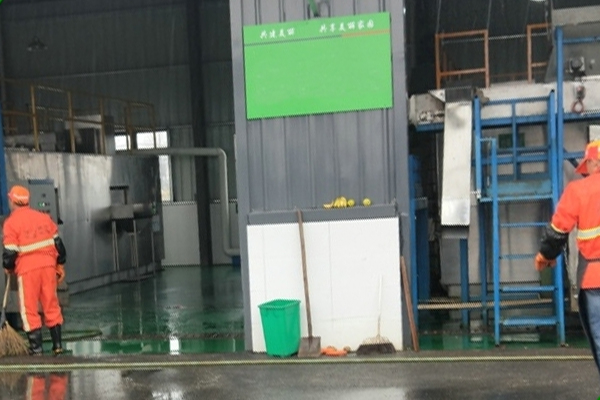 垃圾破碎，脫水，降解現(xiàn)場