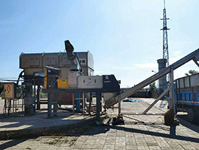 螺旋擠壓機現(xiàn)場